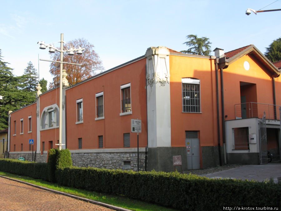 Итальянский быт: дом, квартира, еда, книги, кладбище... Традате, Италия