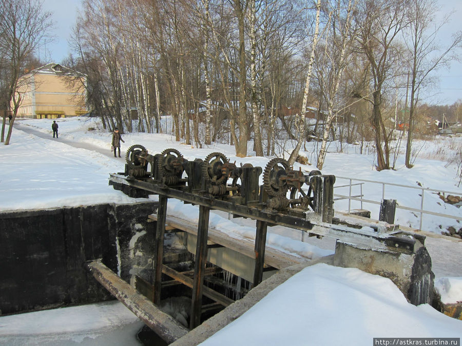 и пречудный механизм на плотине пруда Гаврилов-Ям, Россия