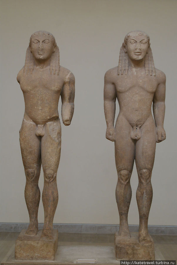 Скульптуры братьев из Аргоса Клеобиса и Битона Дельфы античный город, Греция