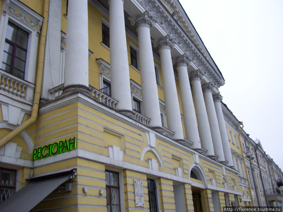 С фасада и с изнанки С фасада и с изнанки