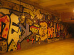Граффити в подземных переходах