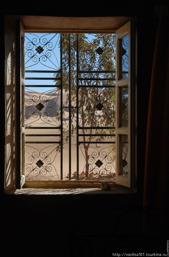 Вид из окна столовой Мерзуга, Марокко