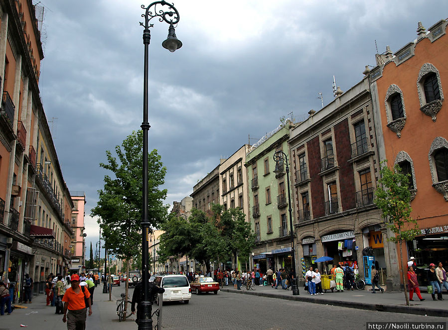 Улица Корихидора в центре города Мехико, Мексика