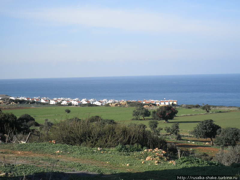 Деревня  Карман на берегу моря Карми, Турецкая Республика Северного Кипра