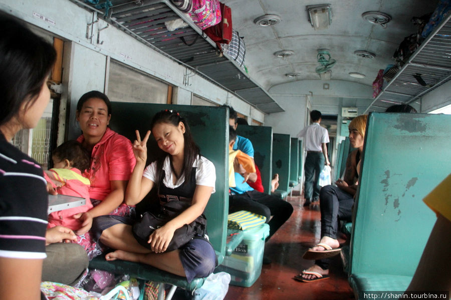 В вагоне второго класса Мьянма