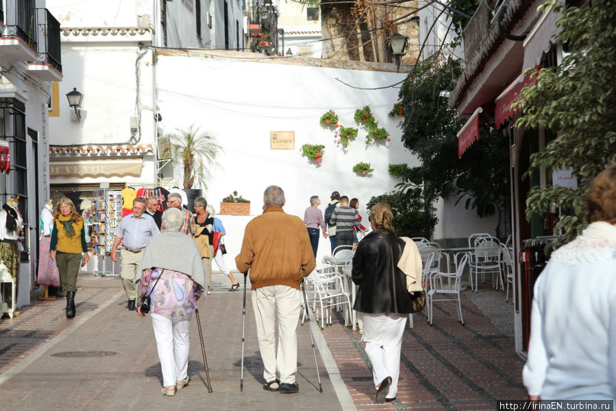 Аллея Сальвадора Дали и улочки Марбельи Марбелья, Испания