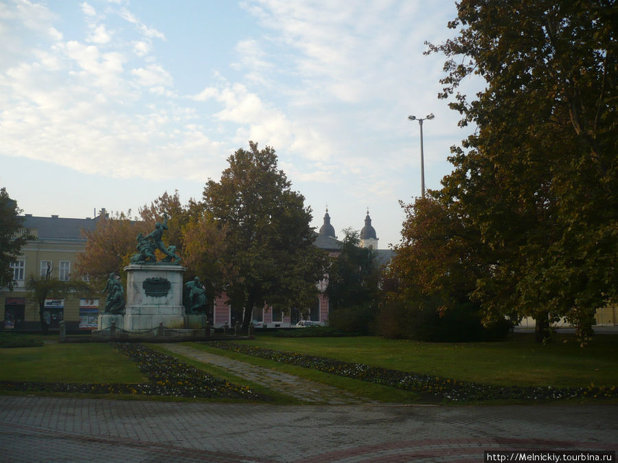 Утренняя прогулка по маленькому городку Ньиредьхаза, Венгрия