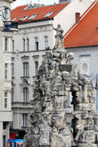 Фонтан Парнас 1691-1695 годов
В середине фонтана находится искусственно сделанный скалистый утес с возвышающейся фигурой Европы в триумфальной позе на побежденном драконе.
Как и многое находится на реконструкции