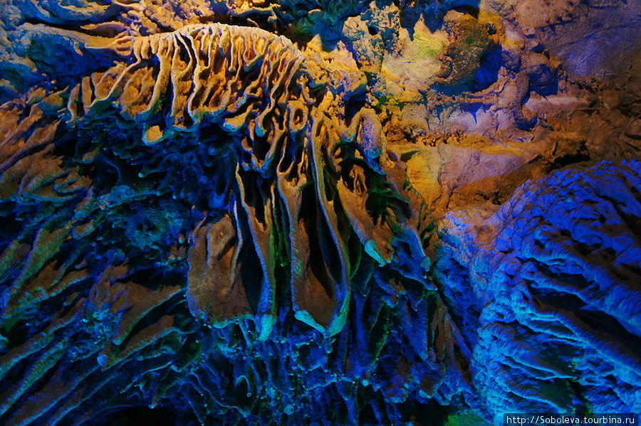 Пещера Тростниковой Флейты Гуйлинь, Китай