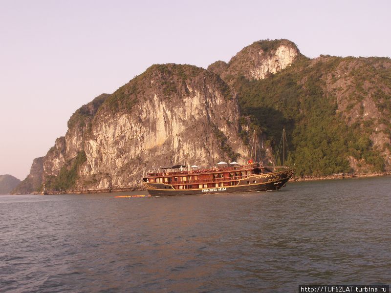 Встречные шхуны Халонг бухта, Вьетнам