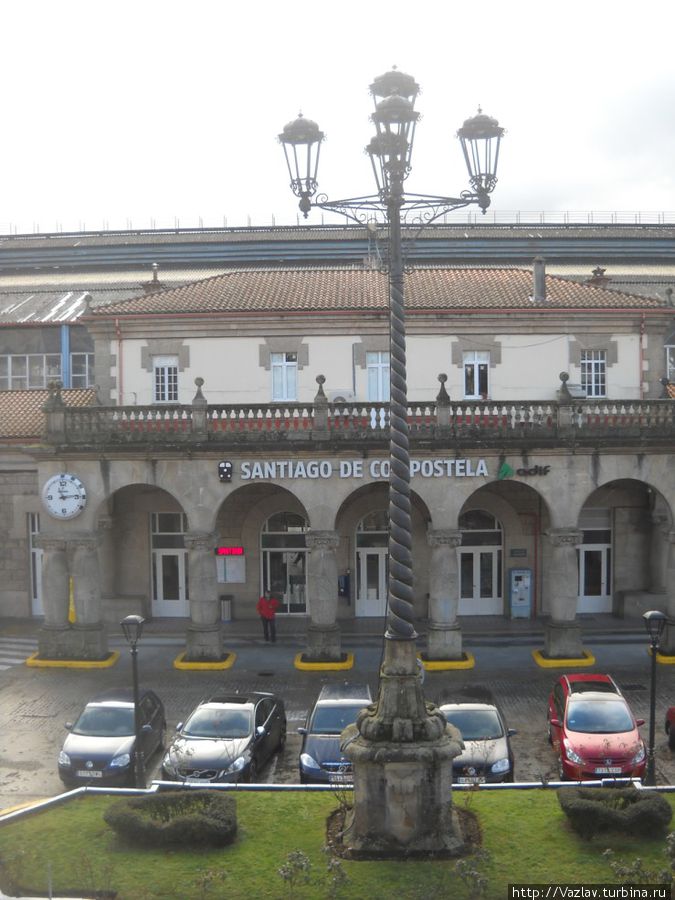 Вид на вокзал с автострады Сантьяго-де-Компостела, Испания