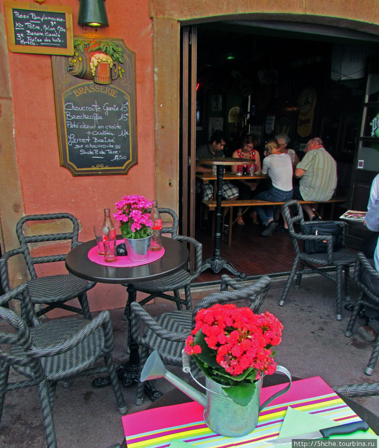 Но на улице уже чисто французский декор Кольмар, Франция