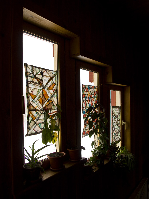 Визит-центр — интерьер — окна на главной лестнице. Морщихинская, Россия