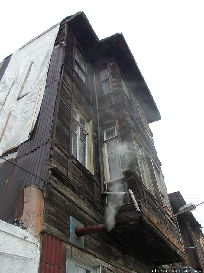 Некоторые дома в Стамбуле, на вид, старше ста лет, и выглядят очень стрёмно. Стамбул, Турция