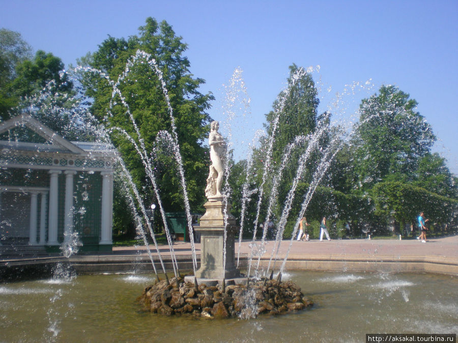 Фонтан Ева в Нижнем парке. Санкт-Петербург, Россия