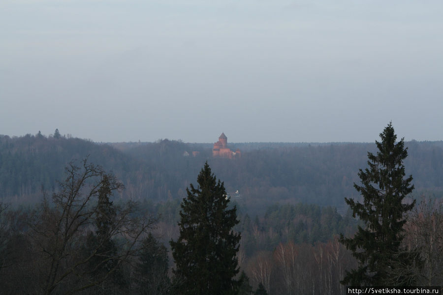 Два замка в одном месте Сигулда, Латвия