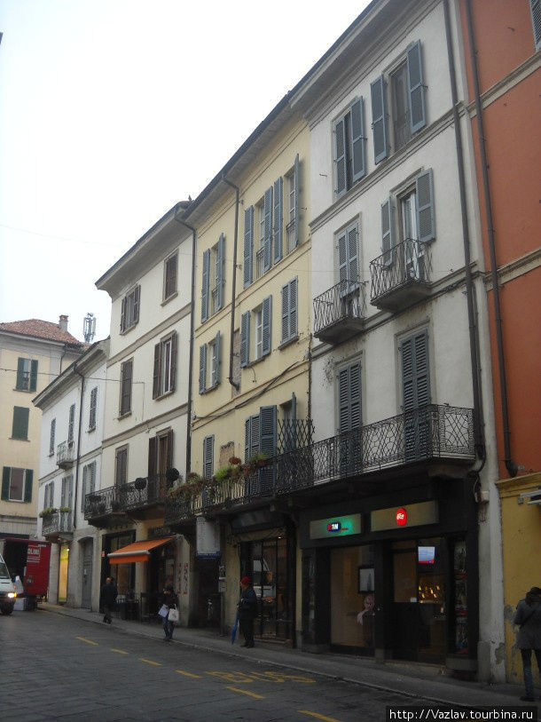 Местные здания Павия, Италия