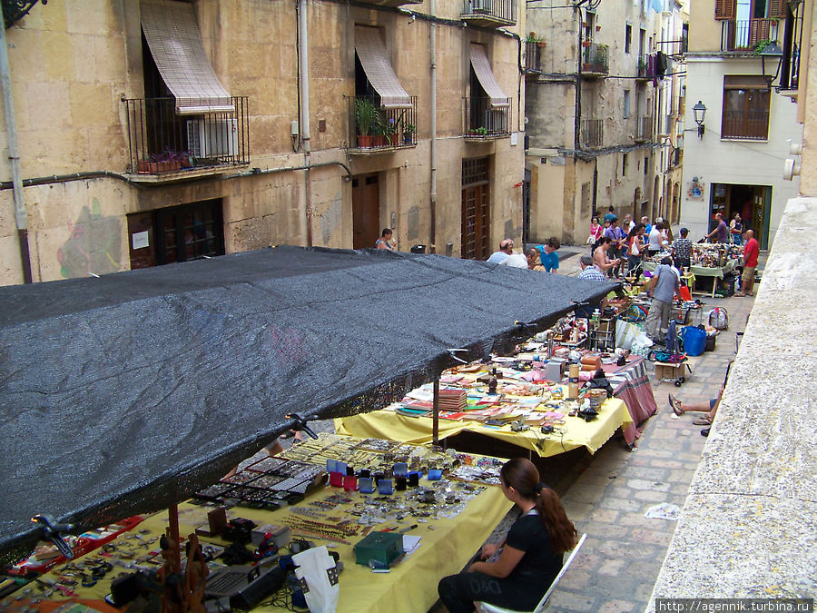 Блошиный рынок Таррагоны Таррагона, Испания