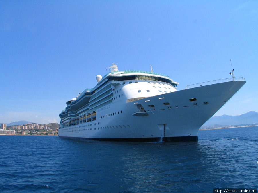 С моря это выглядит приблизительно так. С моря это выглядит приблизительно так.