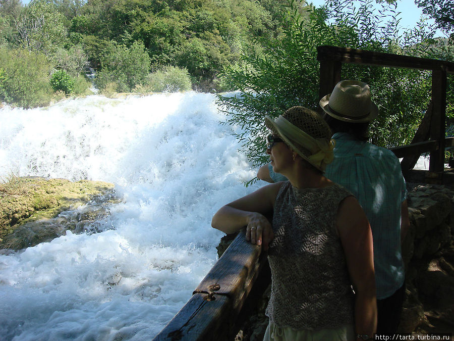 Глядя на пенящиеся водопады, осознаешь неповторимость каждого мгновения Далмация, Хорватия