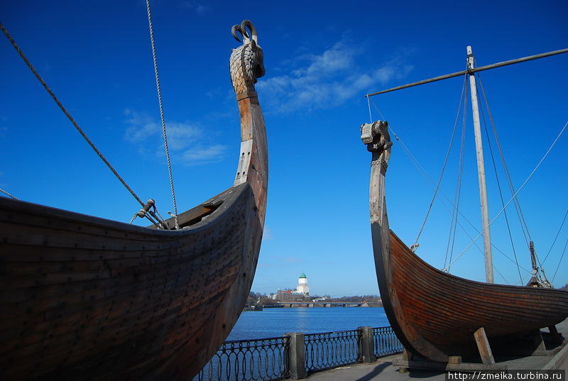 Дракары — один из символов Выборга, а на заднем плане Выборгский замок — еще один символ :)
Всякие культовые места я не очень люблю, поэтому в замке толком не была. А на смотровую площадку пока просто боюсь залезть :) Выборг, Россия Дракары — один из символов Выборга, а на заднем плане Выборгский замок — еще один символ :)
Всякие культовые места я не очень люблю, поэтому в замке толком не была. А на смотровую площадку пока просто боюсь залезть :) Выборг, Россия