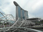 Отель Marina Bay Sands с кораблём на крыше