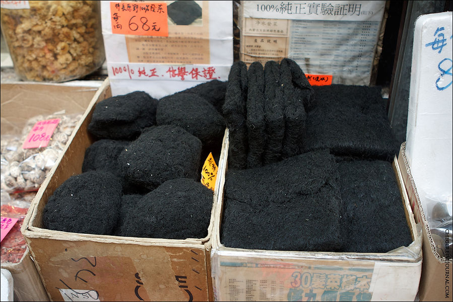 тибетский черный чай в брикетах, как ему и положено выглядеть Гонконг