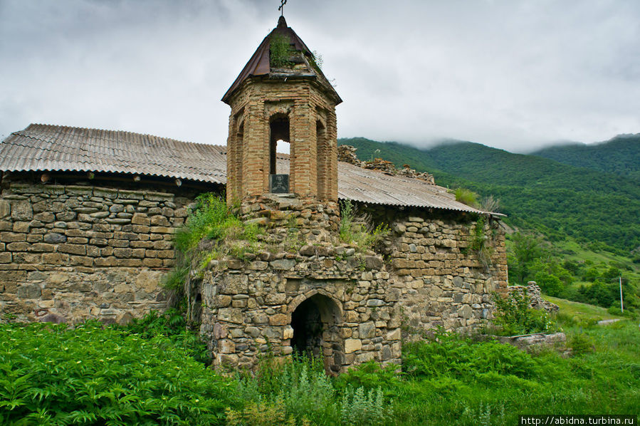 Первая остановка — древняя церковь. Зонкар, Южная Осетия