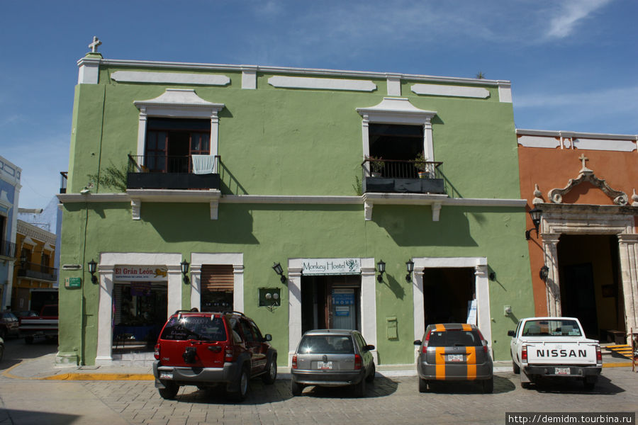 Monkey hostel Кампече, Мексика