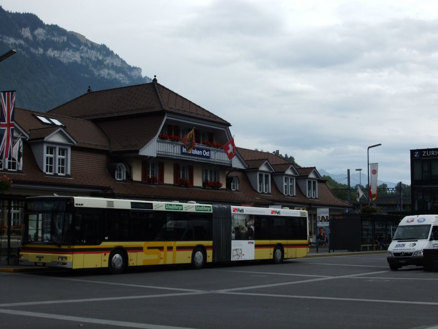 по улице Хёэвег ходит автобус №8 Интерлакен, Швейцария
