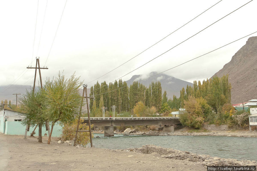 Автомобильный мост через реку Хорог, Таджикистан
