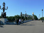 Мост назван в честь российского императора Александра III, подписавшего в 1892 г. военное соглашение с Францией. Первый камень в основание моста был заложен его сыном, императором Николаем II. Торжественное открытие моста было приурочено к Всемирной выставке 1900 г.
