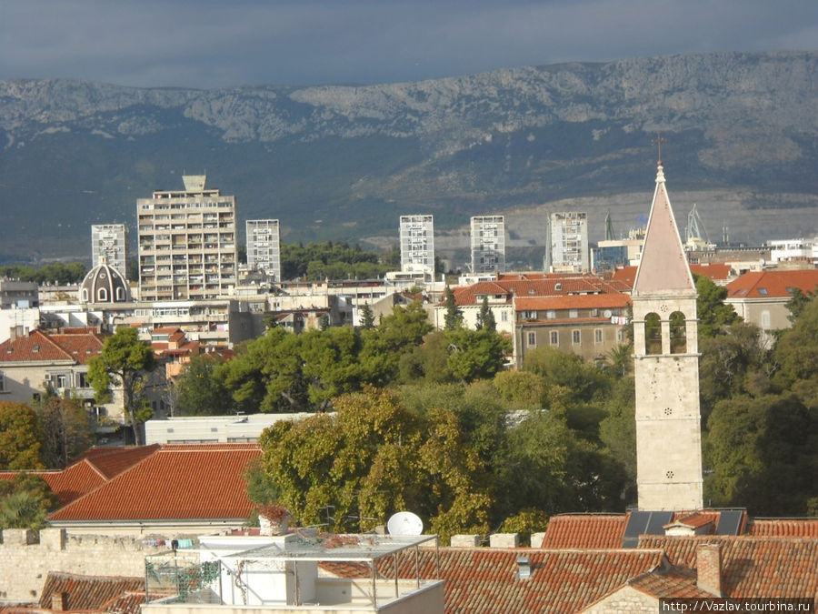 Вид на город и горы Сплит, Хорватия