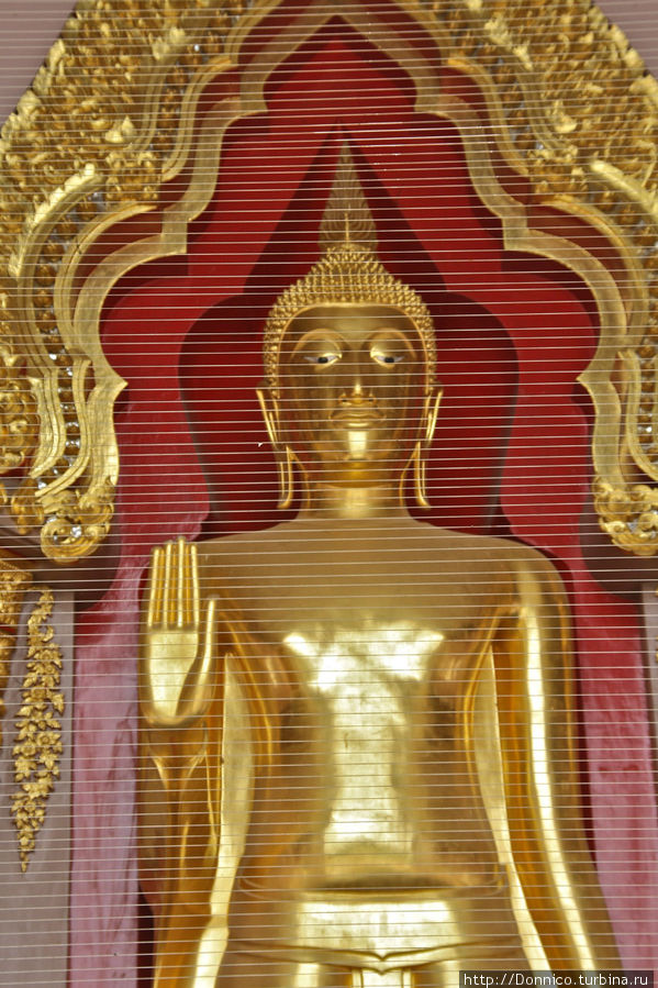 Чеди-Пра-Патхом храм с большим Буддой Накхон-Патом, Таиланд