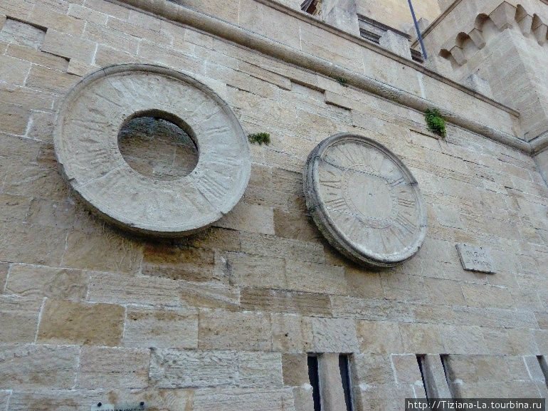 Солнечные часы на городской стене Сан-Марино, Сан-Марино