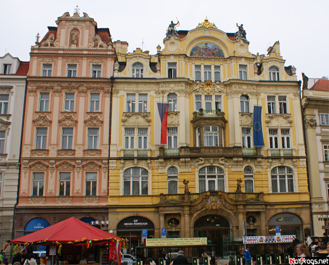 Фасады, окружающие площадь Прага, Чехия