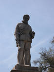Памятник испанскому конкистадору Педро де Вальдивиа, основателю Сантьяго.