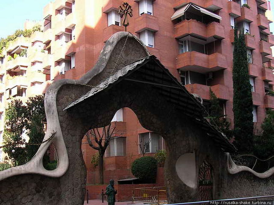 Ворота усадьбы Миральеса Барселона, Испания