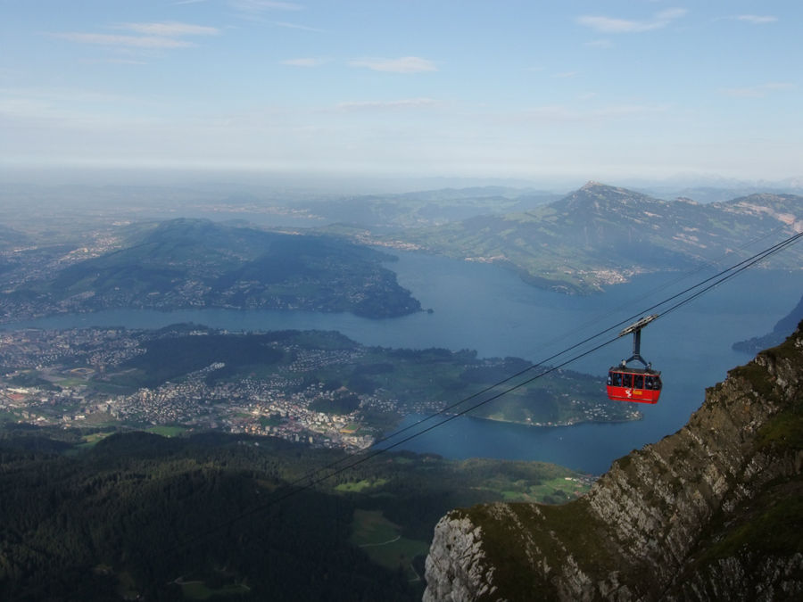 спуститься с вершины на фуникулере Люцерн, Швейцария