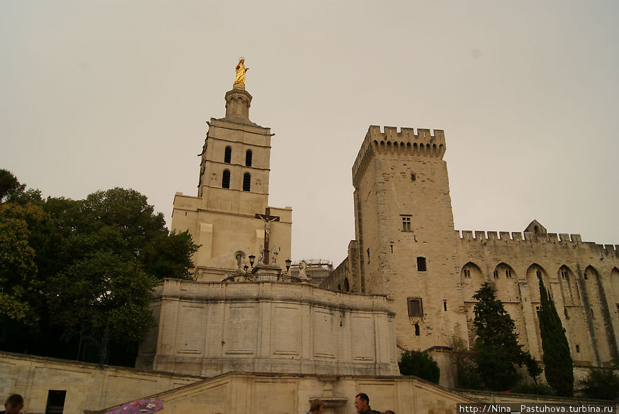 Авиньон — город церквей, колоколов и авиньонской польки Авиньон, Франция