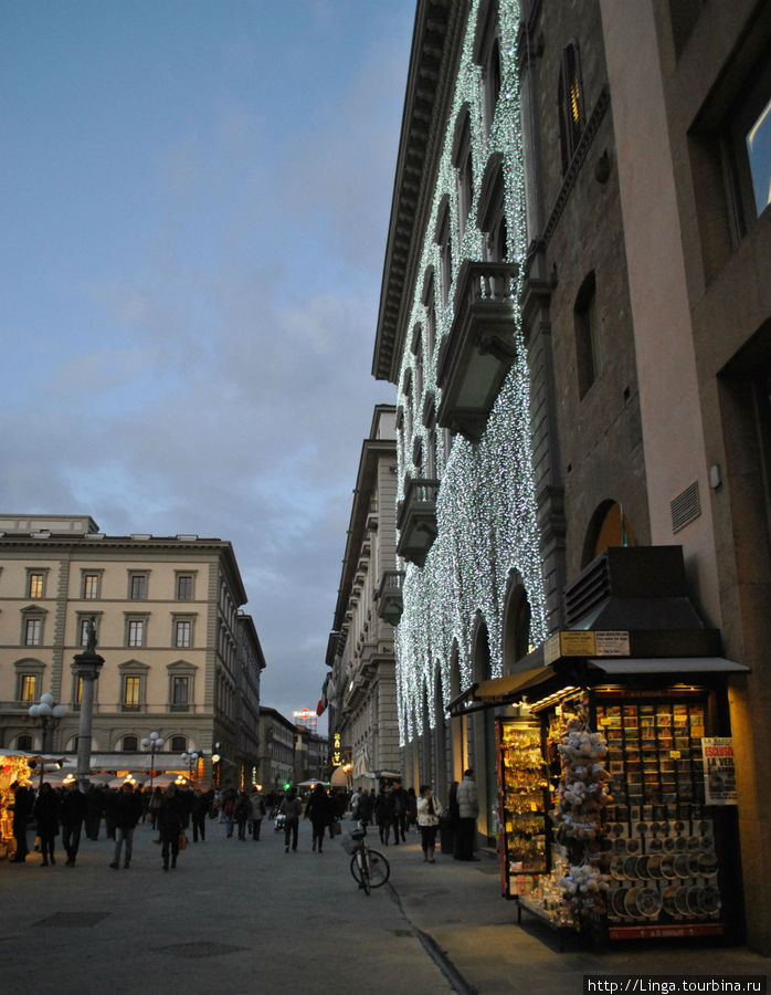 Огни Флоренции Флоренция, Италия Огни Флоренции Флоренция, Италия