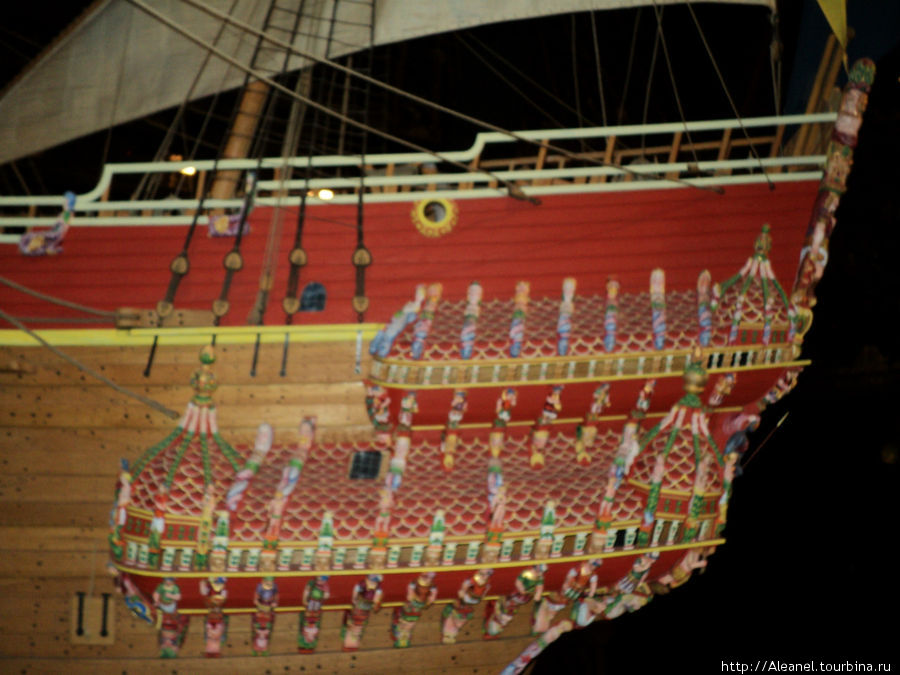 Нос корабля Васа с цветными скульптурами Стокгольм, Швеция