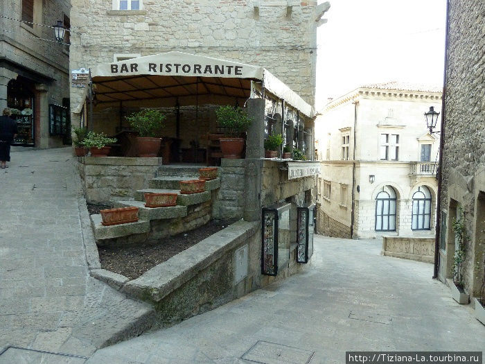 Вверх в историческом центре, то зигзагом, то змейкой Вверх в историческом центре, то зигзагом, то змейкой