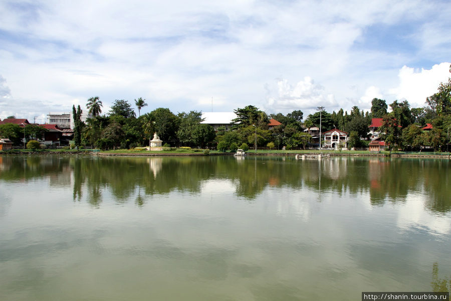Священное озеро Мае-Хонг-Сон, Таиланд