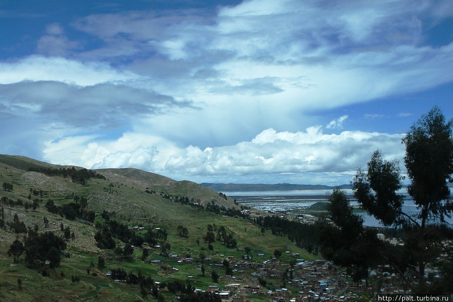 Небо над Титикакой не уступает по красоте озеру Пуно, Перу
