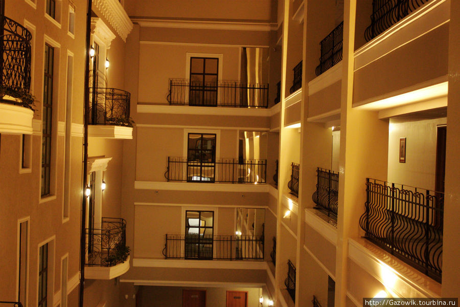 Вид с 4 этажа на ресторан Капелла Казань, Россия Вид с 4 этажа на ресторан Капелла Казань, Россия