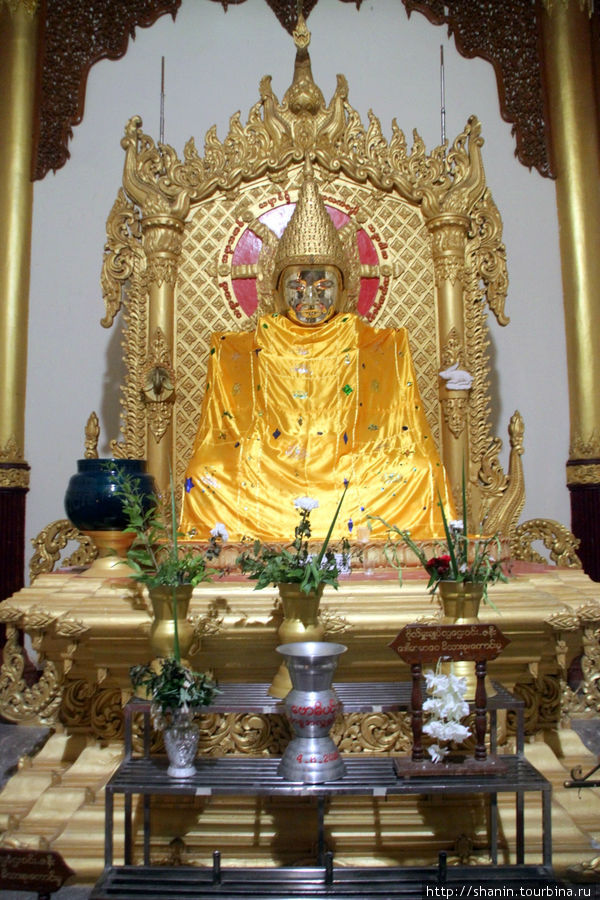Пагода Ботатаунг Янгон, Мьянма Пагода Ботатаунг Янгон, Мьянма