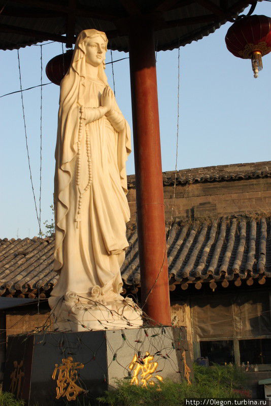 Христианские храмы на китайский лад Пинъяо, Китай
