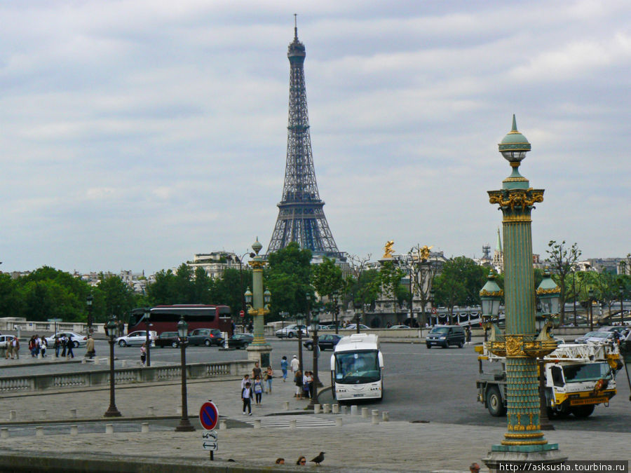 Вид на Эйфелеву башню и площадь Согласия Париж, Франция