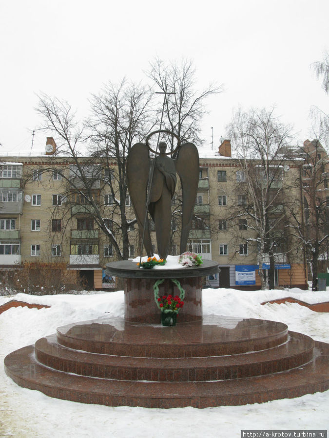 Статуя, посвященная голодомору Хмельницкий, Украина